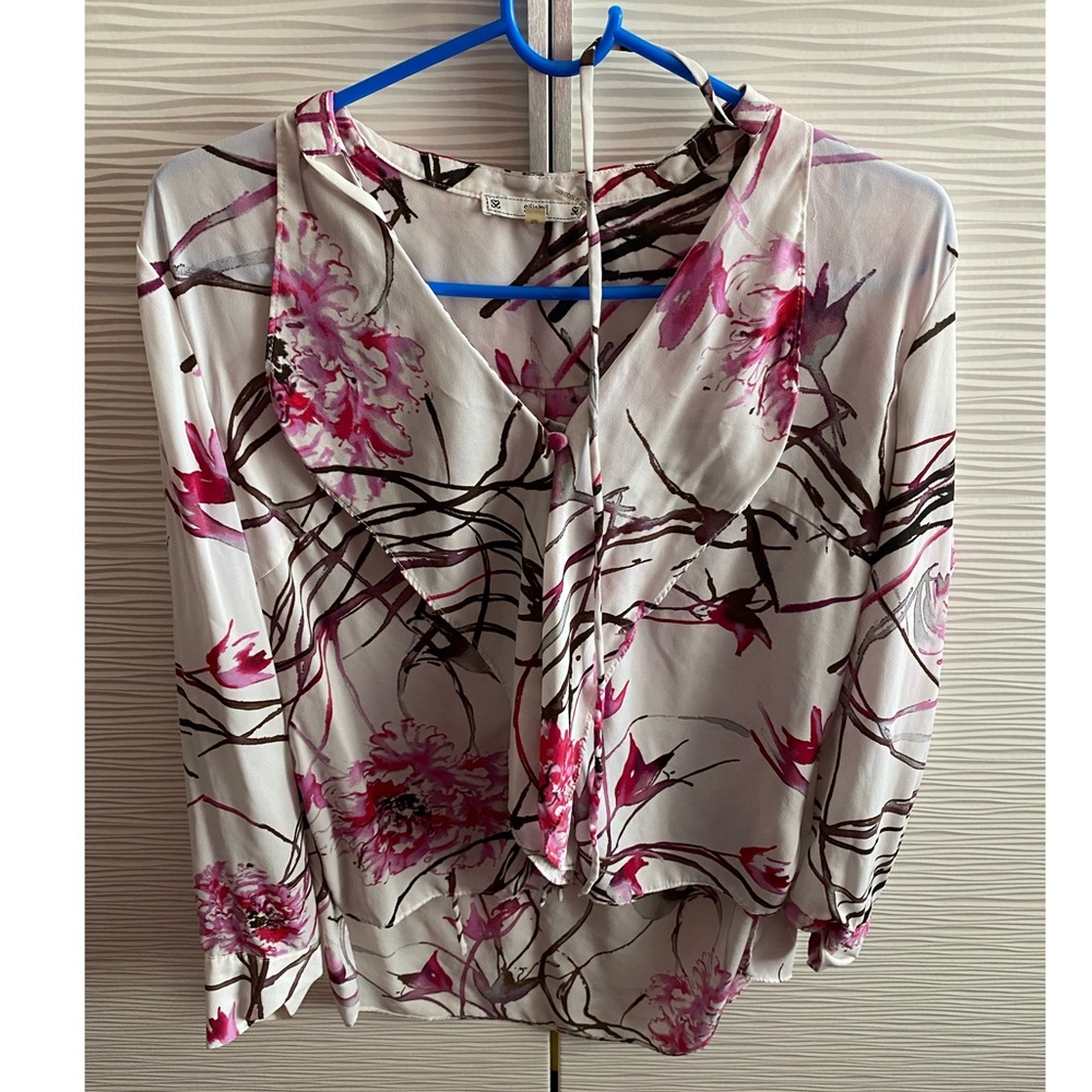 Floral print blouse